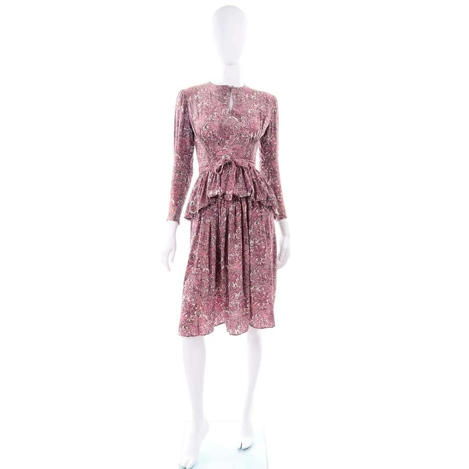 1940s Novelty Toile Print Mauve Pink Vintage Dress w Peplum