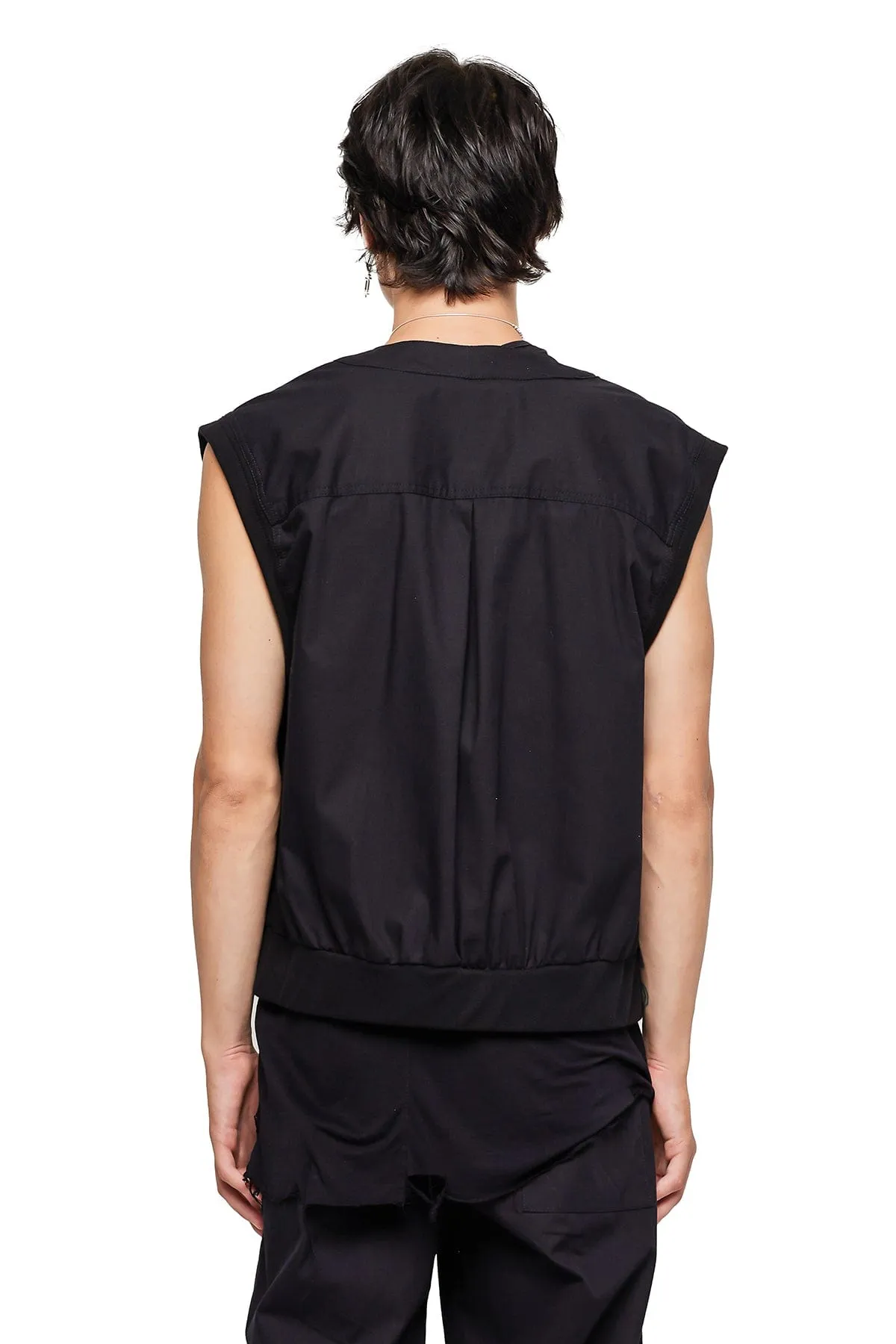 SLEEVELESS JACKET IN BLACK